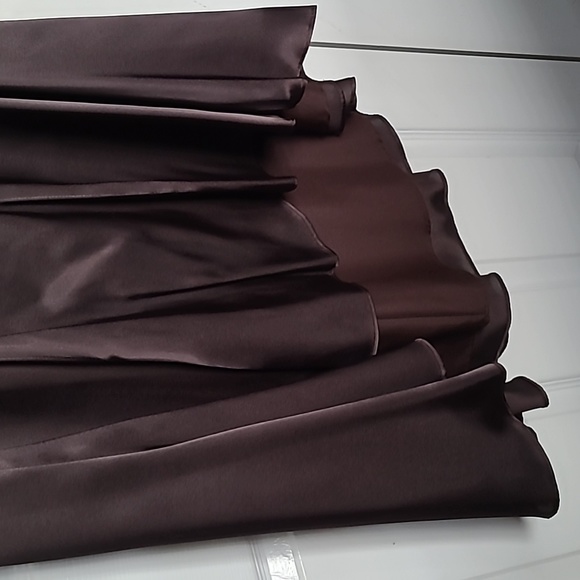 Stunning Satin Skirt Lined - Picture 6 of 7